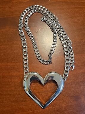 NWOT Silver Heart Pendant Chain Belt